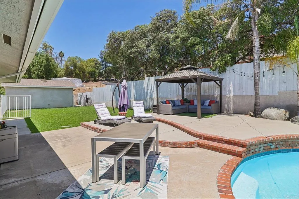 https://cdn.realtyfeed.com/cdn/127/306717493/d9551767b8bfbe4cad63fb121d236800.webp
