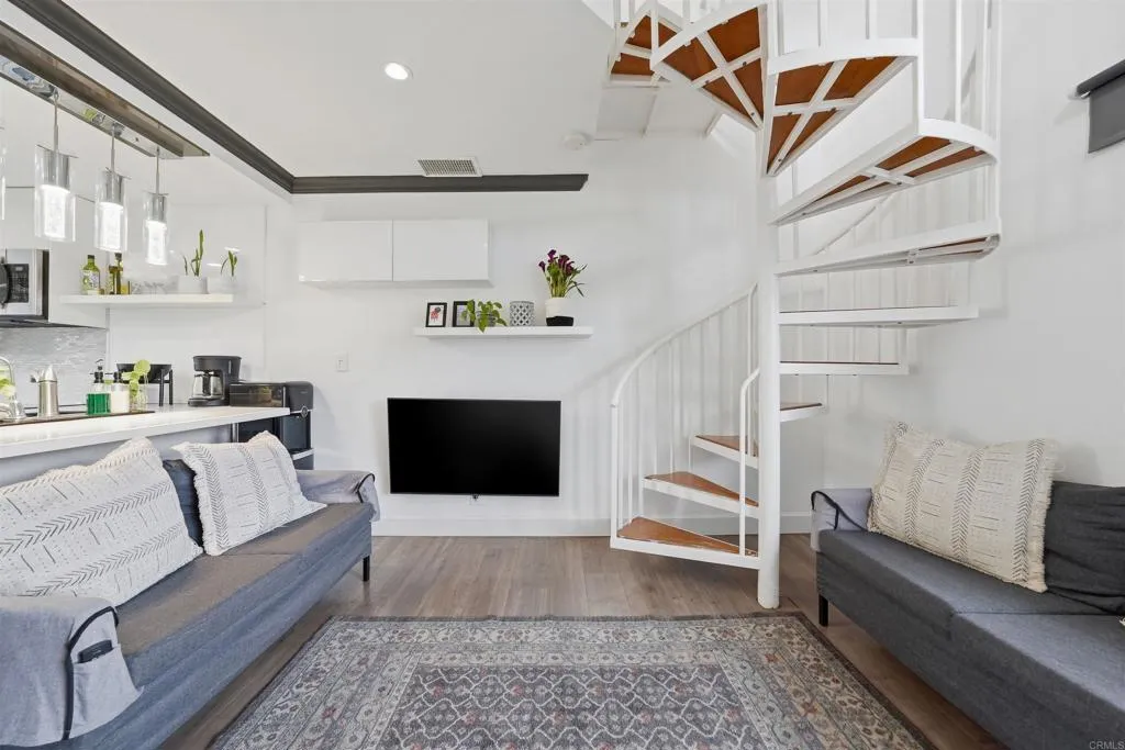 https://cdn.realtyfeed.com/cdn/127/306717511/23093f5e28850acffcea948b656920cd.webp