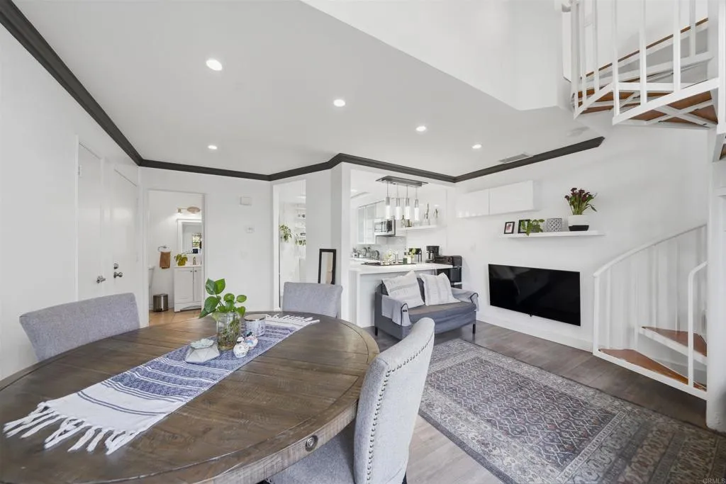https://cdn.realtyfeed.com/cdn/127/306717511/2882183bd65628f793869252bdcb8a9a.webp