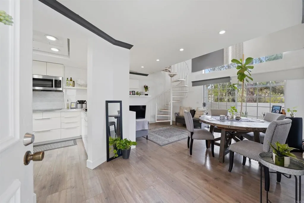 https://cdn.realtyfeed.com/cdn/127/306717511/29bbfbb1305ec0f702e0a3341195bd65.webp
