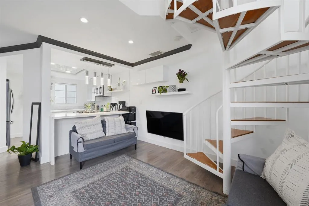 https://cdn.realtyfeed.com/cdn/127/306717511/35c408dbc9fcfd963dab7f172ad51440.webp