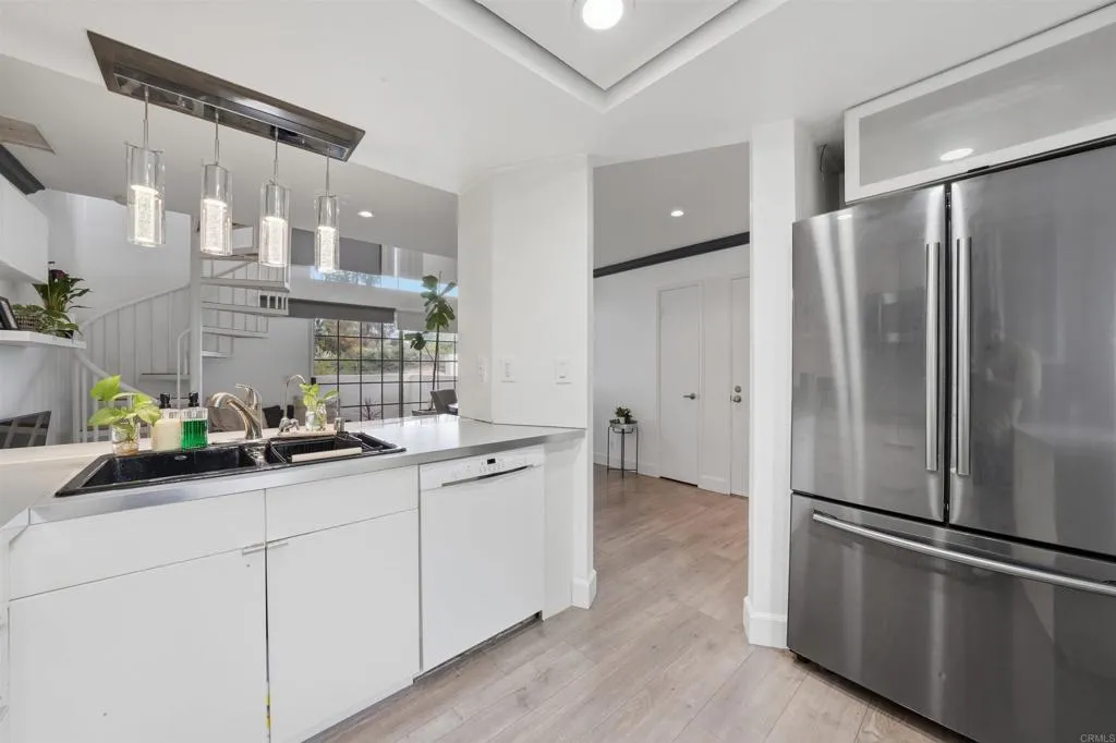 https://cdn.realtyfeed.com/cdn/127/306717511/53a6d81296bcd281fb69a4c189f804fa.webp