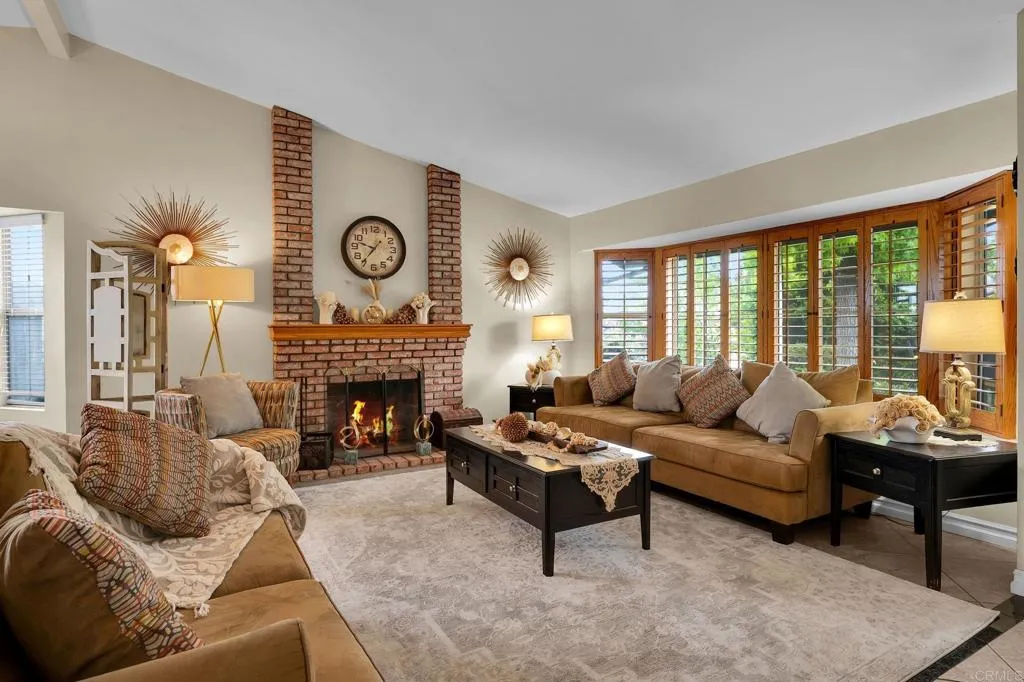 https://cdn.realtyfeed.com/cdn/127/306717516/ce73676f14ada9c44e85db324dafd614.webp