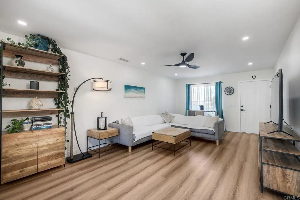 https://cdn.realtyfeed.com/cdn/127/306717543/4d2e92e7cf1c9e9c9441cad28f30318c.webp