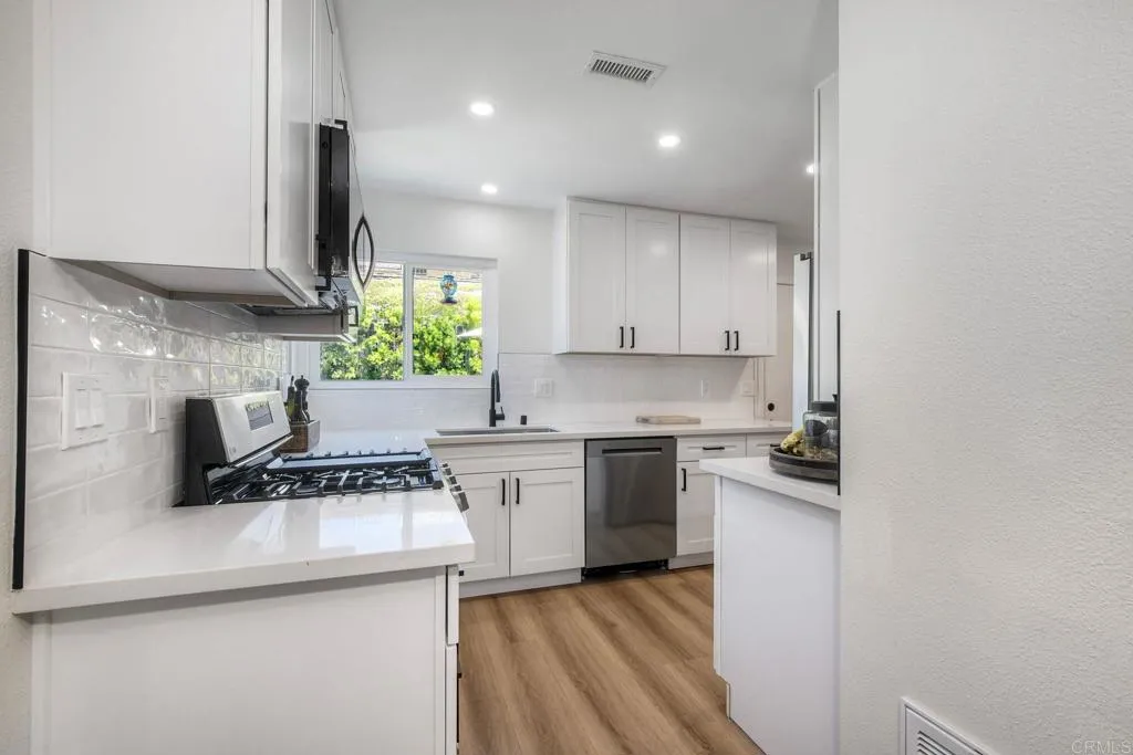 https://cdn.realtyfeed.com/cdn/127/306717543/ee36b2d526a955372c55e67bd80fb72e.webp