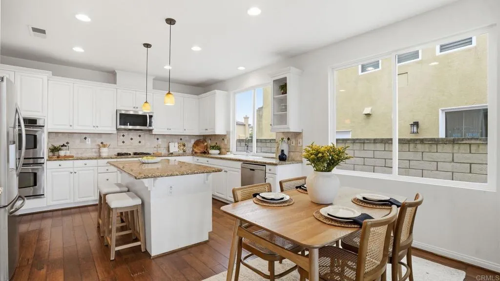 https://cdn.realtyfeed.com/cdn/127/306717544/43ead392e81f30c561d3ff379c64d1f1.webp