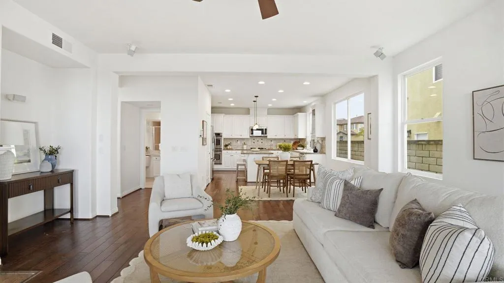 https://cdn.realtyfeed.com/cdn/127/306717544/55a3f846f61182416834535e2a06f1e5.webp