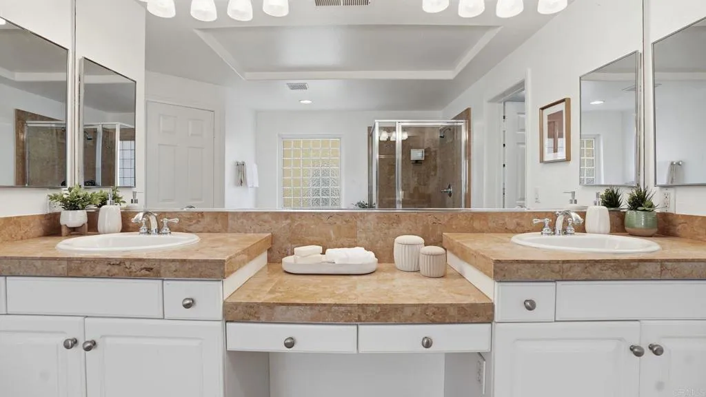 https://cdn.realtyfeed.com/cdn/127/306717544/ec426ddc0e73f3084aeb62150a62432a.webp