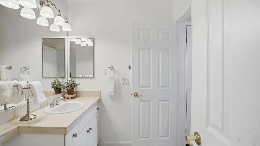 https://cdn.realtyfeed.com/cdn/127/306717544/ee713132380cb409d4b9aea122eb4b3d.webp