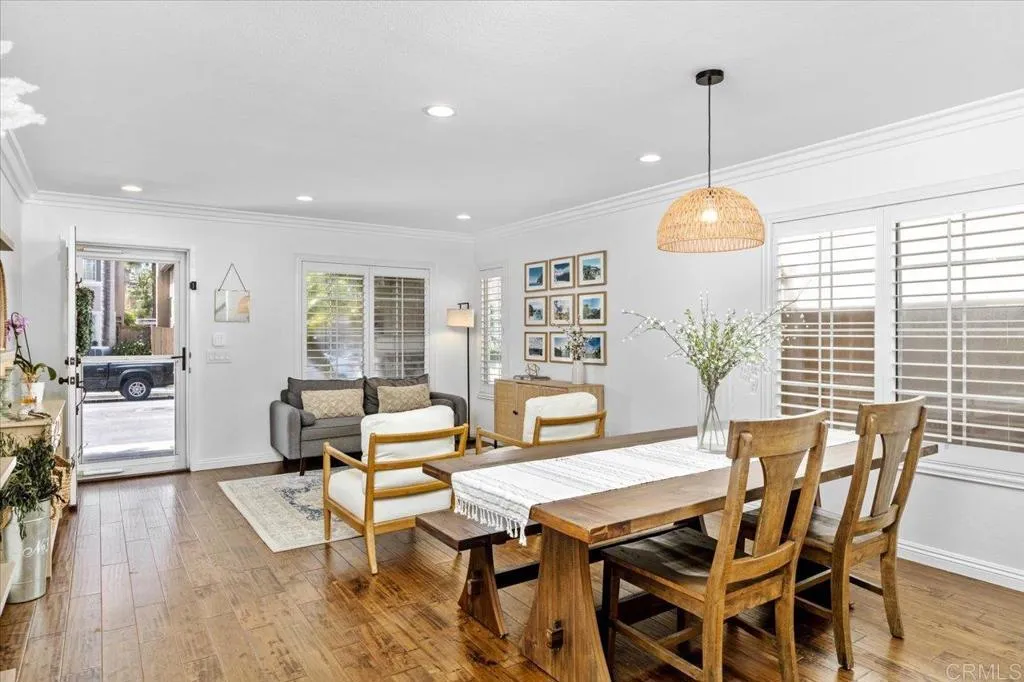 https://cdn.realtyfeed.com/cdn/127/306717572/74f53194f34f1be45b01a17b52df9b0e.webp