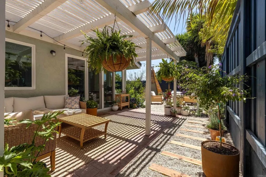https://cdn.realtyfeed.com/cdn/127/306717581/fec4f4dff69b9e3e19b41e1a1bf0f4f1.webp