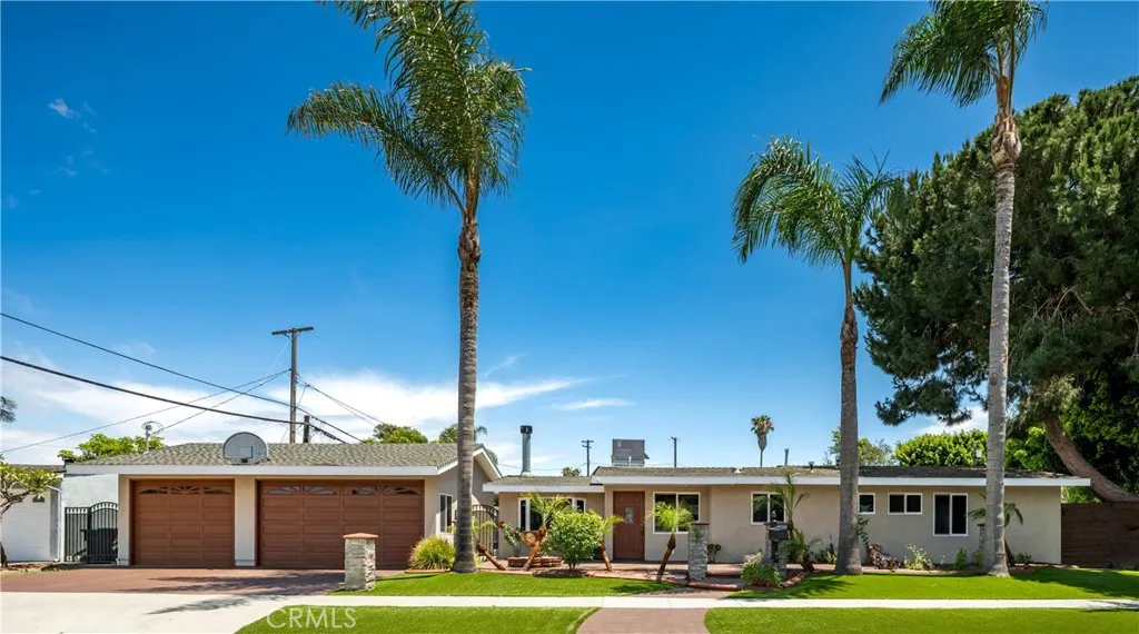 1238 N Studebaker