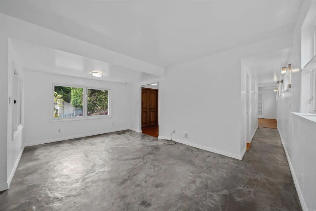 https://cdn.realtyfeed.com/cdn/127/306717686/01de684c33eec087d5efc93a5a440eb9.webp