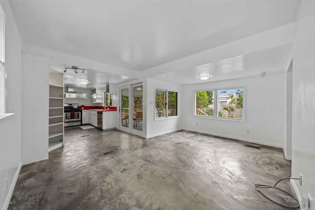 https://cdn.realtyfeed.com/cdn/127/306717686/c614b5b7cb942ab767d50a7ee209677c.webp