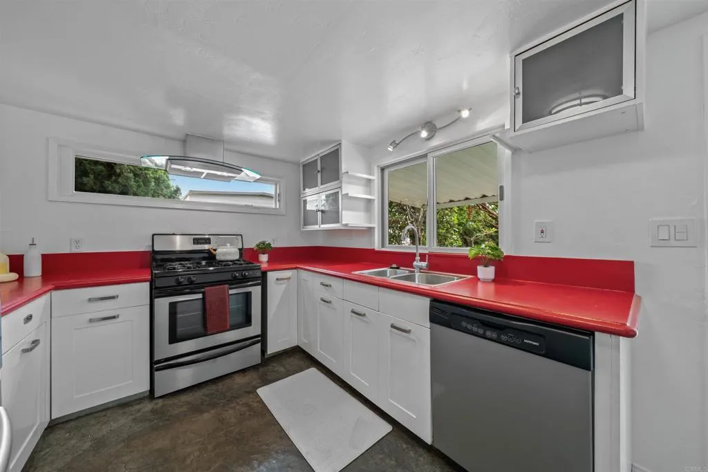https://cdn.realtyfeed.com/cdn/127/306717686/f661f98931fc397ee92d9de654a5c368.webp