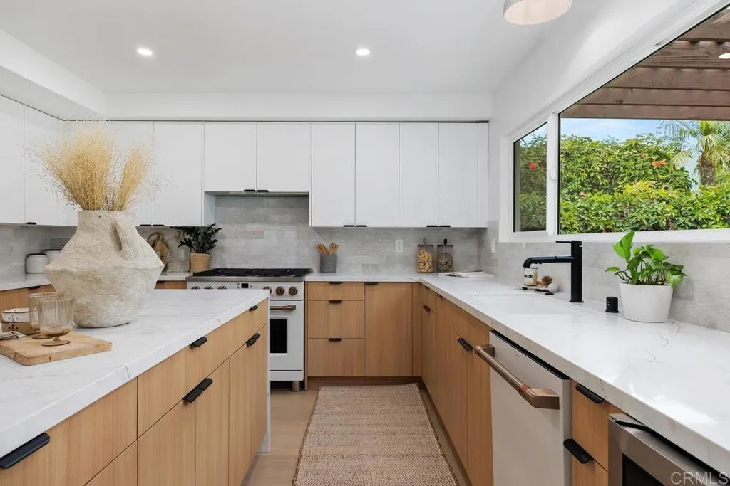 https://cdn.realtyfeed.com/cdn/127/306717699/38370b9556301c49b534a8b0e3c325e6.webp