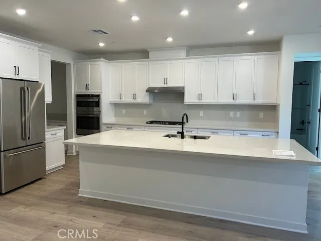 https://cdn.realtyfeed.com/cdn/127/306717867/1d7a65361db246db88218bd34532f899.webp