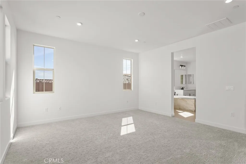 https://cdn.realtyfeed.com/cdn/127/306717867/a86fd569bb3cda495d70f065f91b6def.webp
