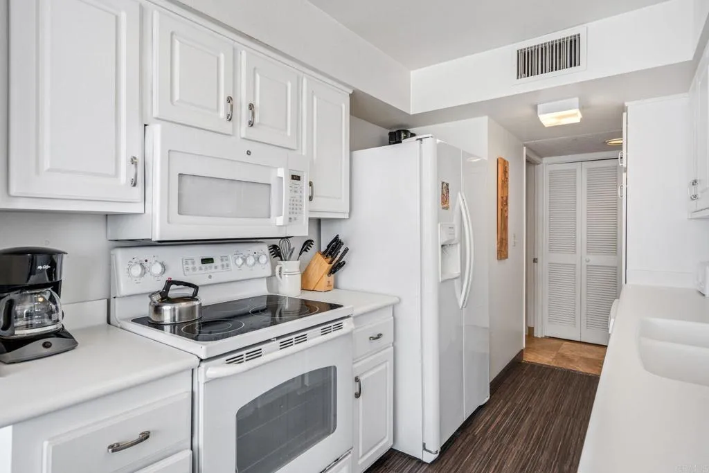 https://cdn.realtyfeed.com/cdn/127/306717894/0cbd7d4d7c3c8b237e1de1cb01f69069.webp