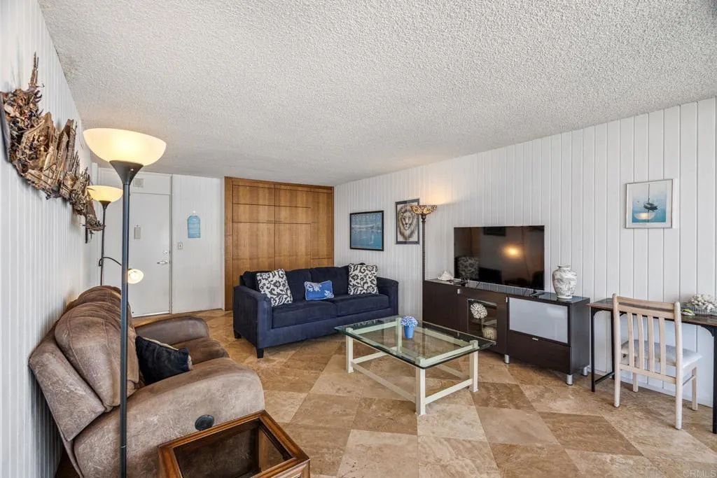 https://cdn.realtyfeed.com/cdn/127/306717894/5d5fc936b8a89937976c86f23d26cedb.webp