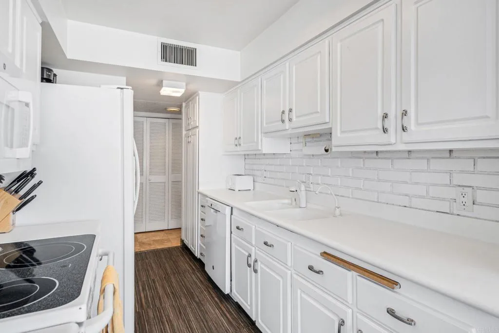 https://cdn.realtyfeed.com/cdn/127/306717894/cb34bf333e087303a265063ae6032aca.webp