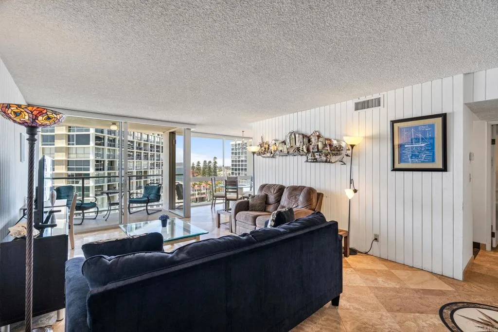 https://cdn.realtyfeed.com/cdn/127/306717894/dca03412f27a5d0f6c7bc07b4d1aeabe.webp