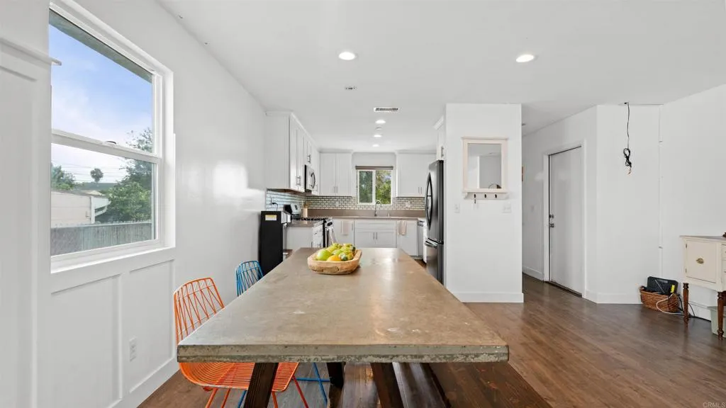 https://cdn.realtyfeed.com/cdn/127/306717905/9ef4f918d7eab15a905a7bd1fb8c96a2.webp