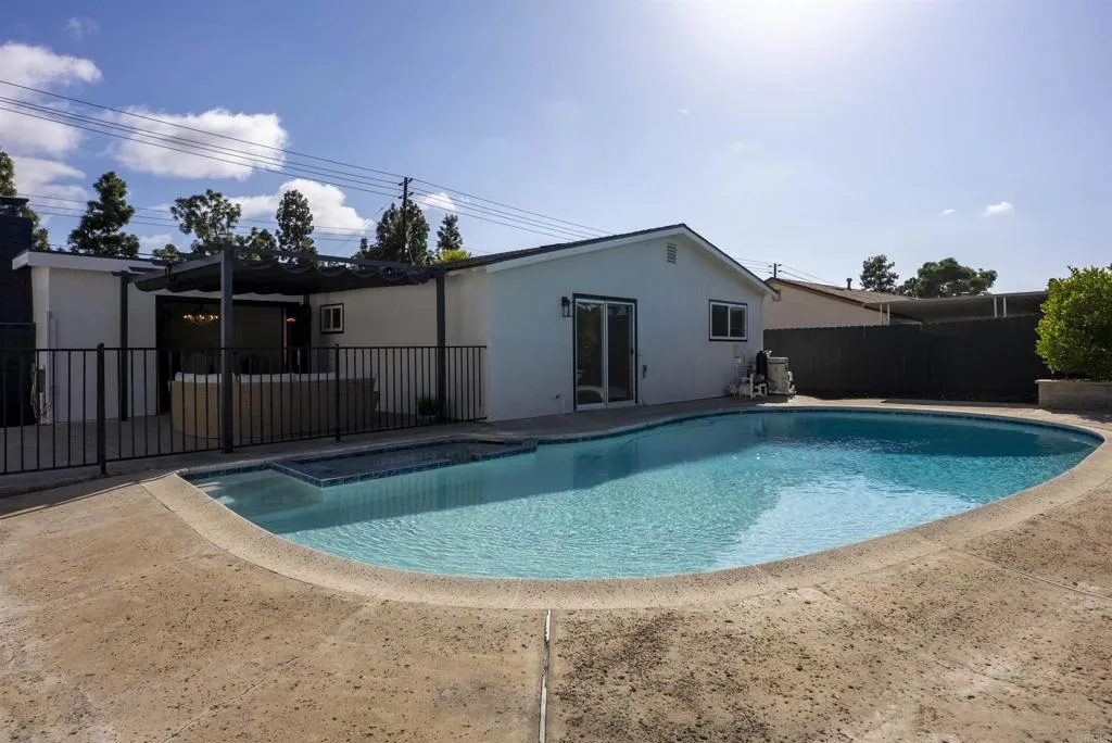 https://cdn.realtyfeed.com/cdn/127/306717925/ae5e7ce372b3aa308972406ce1d4f9c2.webp
