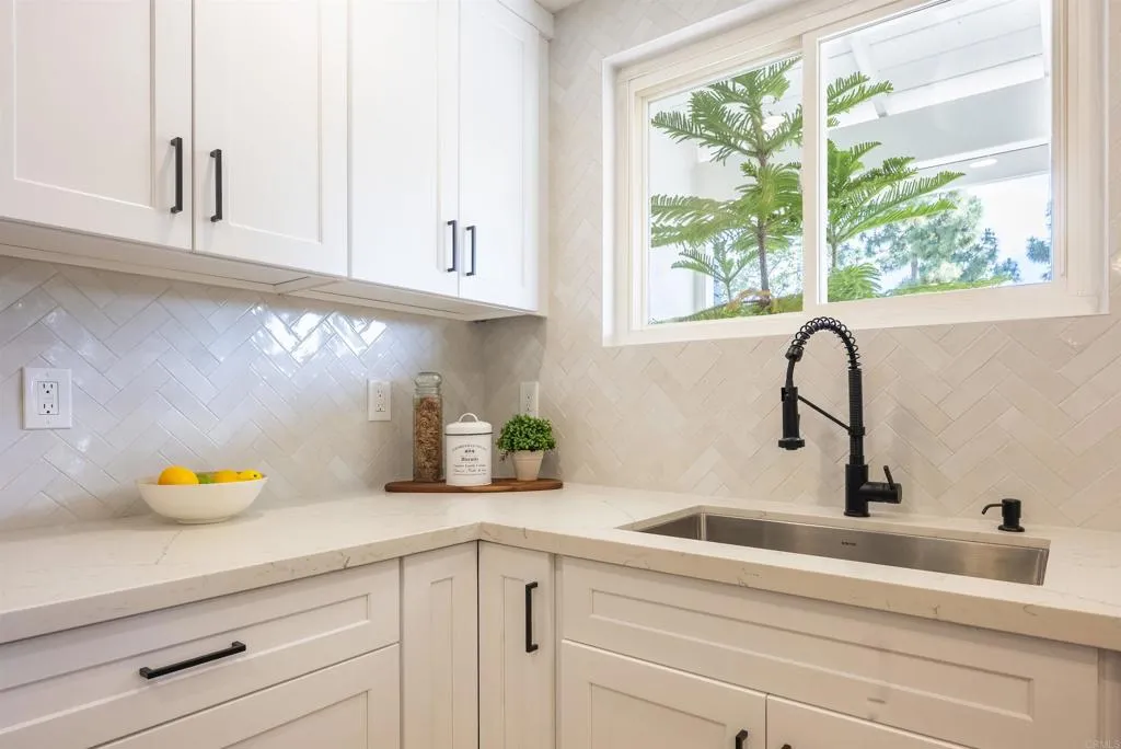 https://cdn.realtyfeed.com/cdn/127/306717925/d9b7754dc83c4543098dfe38a17a80dc.webp