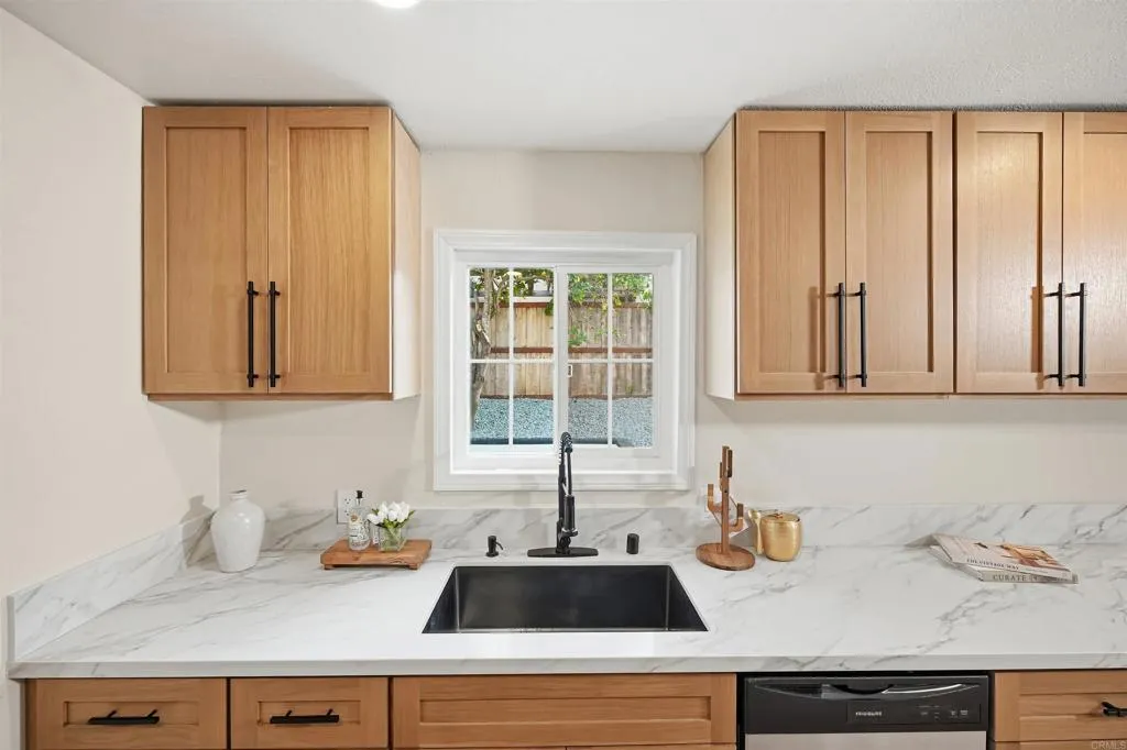 https://cdn.realtyfeed.com/cdn/127/306718013/c6652cf56fbc82062e8b039b6a1fb0ed.webp