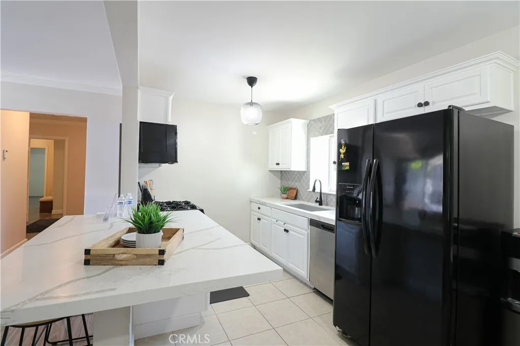 https://cdn.realtyfeed.com/cdn/127/306718085/fde9c2317602bbb30bd7b1fd600c0438.webp