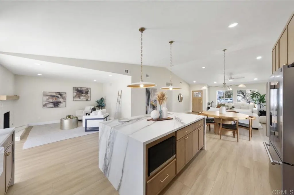 https://cdn.realtyfeed.com/cdn/127/306718089/90484cc6ddf406a057bdb6fcd0c12e78.webp