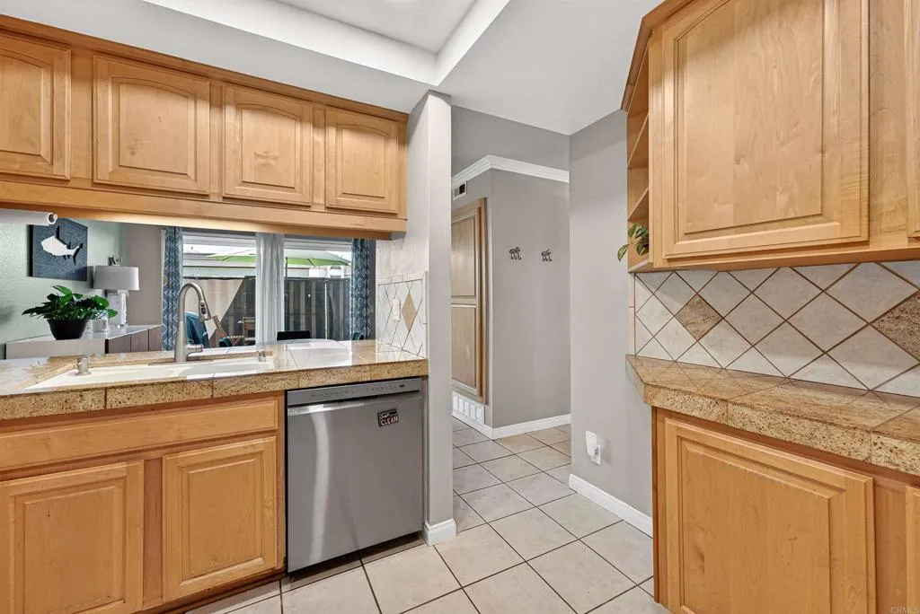 https://cdn.realtyfeed.com/cdn/127/306718160/a57271382751aaf3707744bda1de59c1.webp