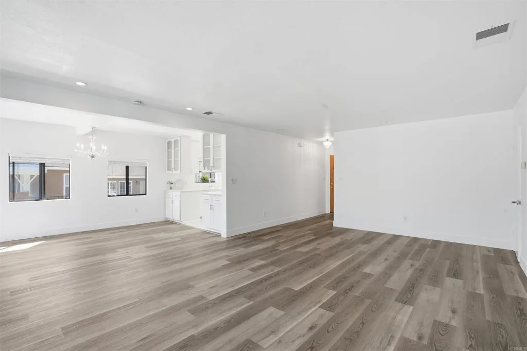 https://cdn.realtyfeed.com/cdn/127/306718171/a0c6ae3c4bafb285efdd654662075c48.webp