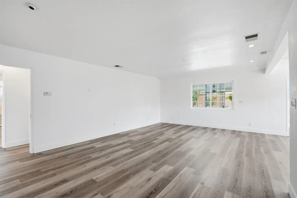 https://cdn.realtyfeed.com/cdn/127/306718171/c1d3a7955a5939ab1e2a26fb5a763b93.webp