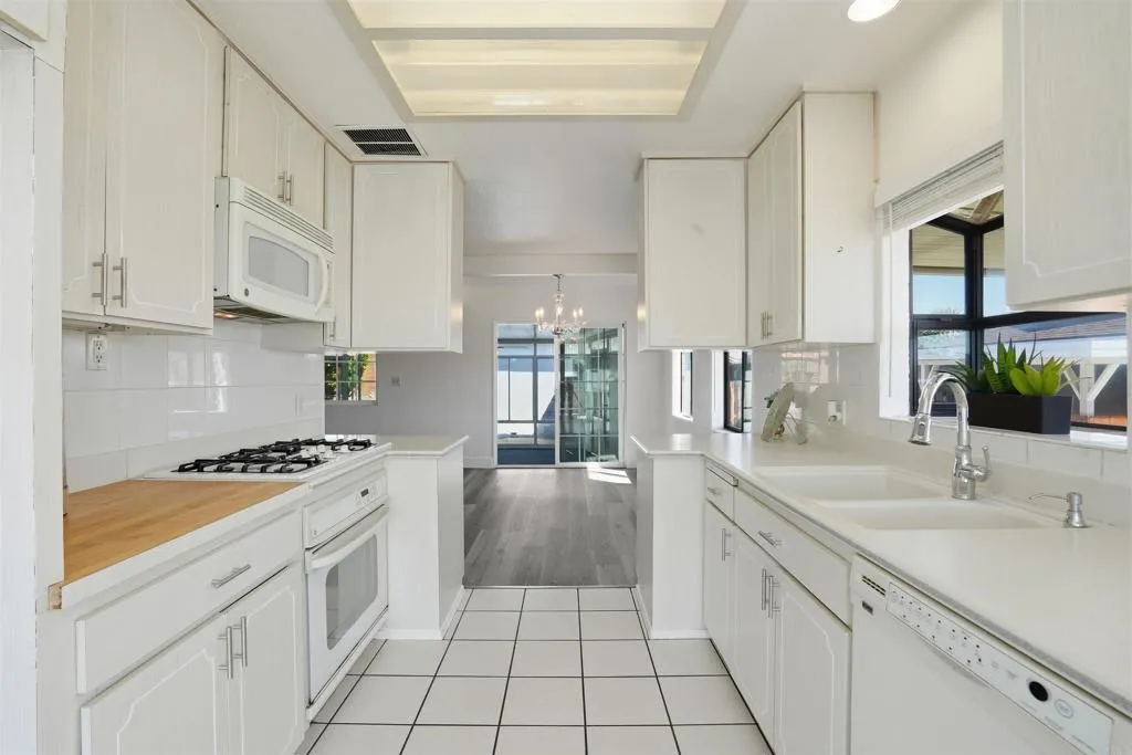 https://cdn.realtyfeed.com/cdn/127/306718171/f6131473b2587fe62c7c85d5f4bc501c.webp