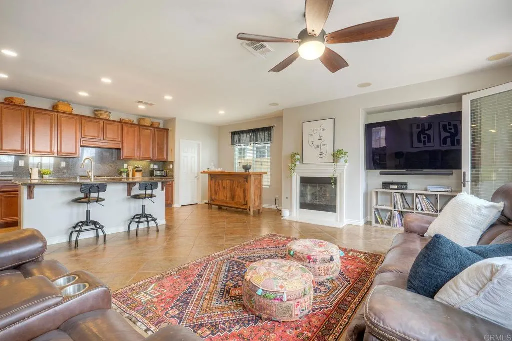 https://cdn.realtyfeed.com/cdn/127/306718208/acdb68b83458f6efee66766f4f2a2155.webp