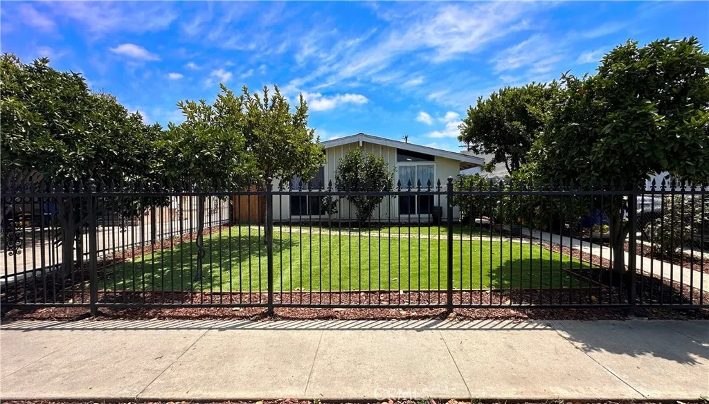 320 E 81st