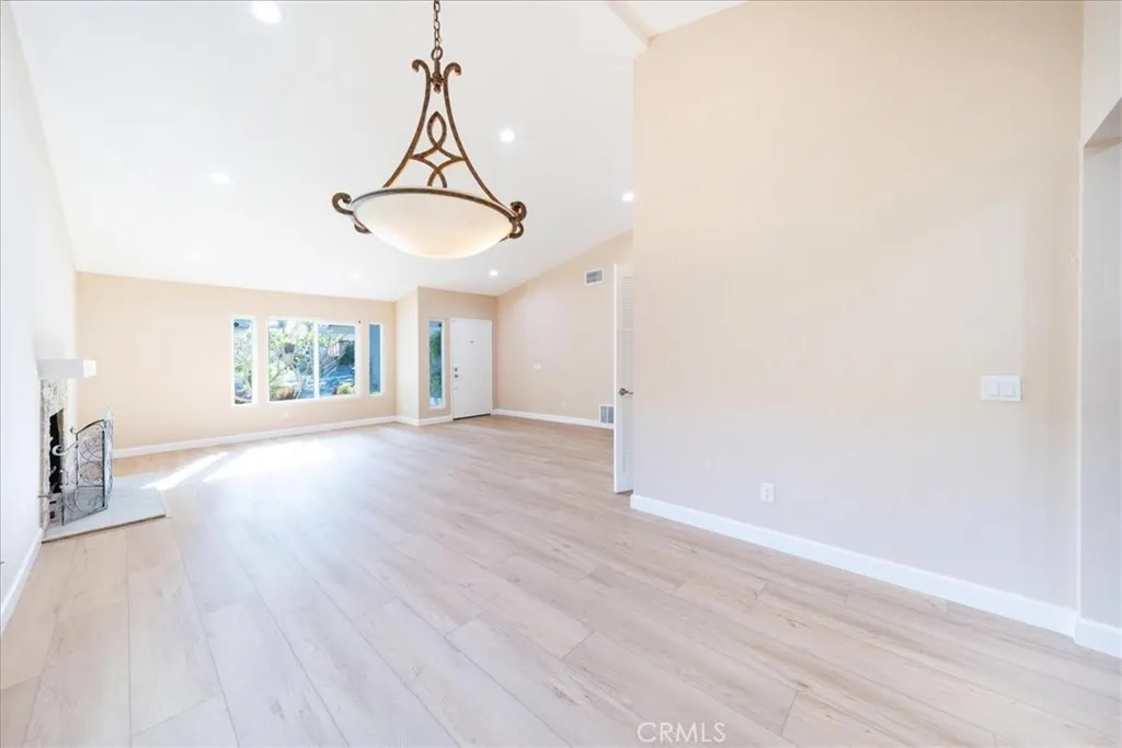 https://cdn.realtyfeed.com/cdn/127/306718253/0138f59430101f0595215da5fef18d96.webp