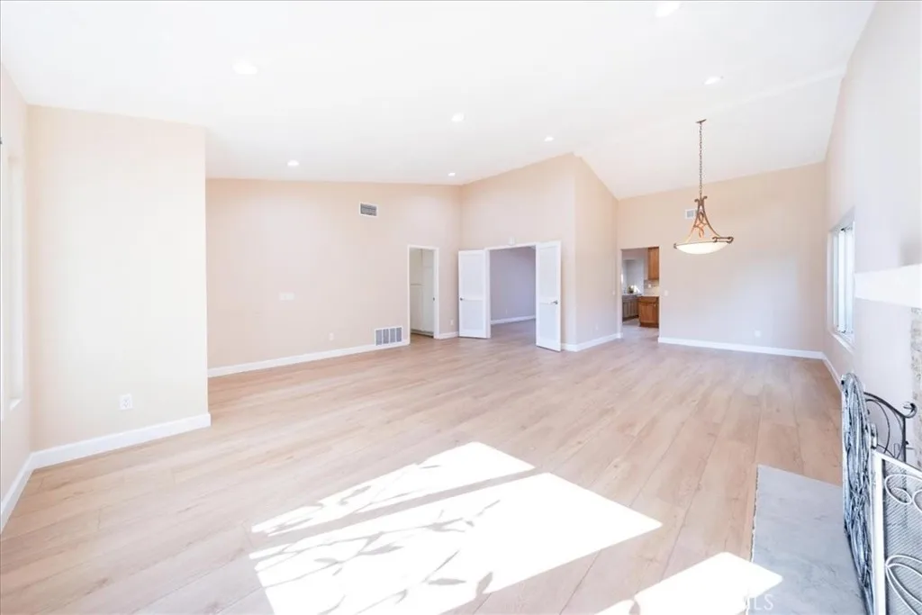 https://cdn.realtyfeed.com/cdn/127/306718253/3252763020cafd85decc45e067de1527.webp