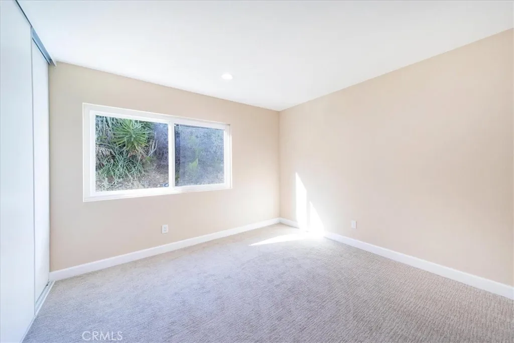 https://cdn.realtyfeed.com/cdn/127/306718253/8baeaec90d2f3661b2e2a4abffdd5681.webp