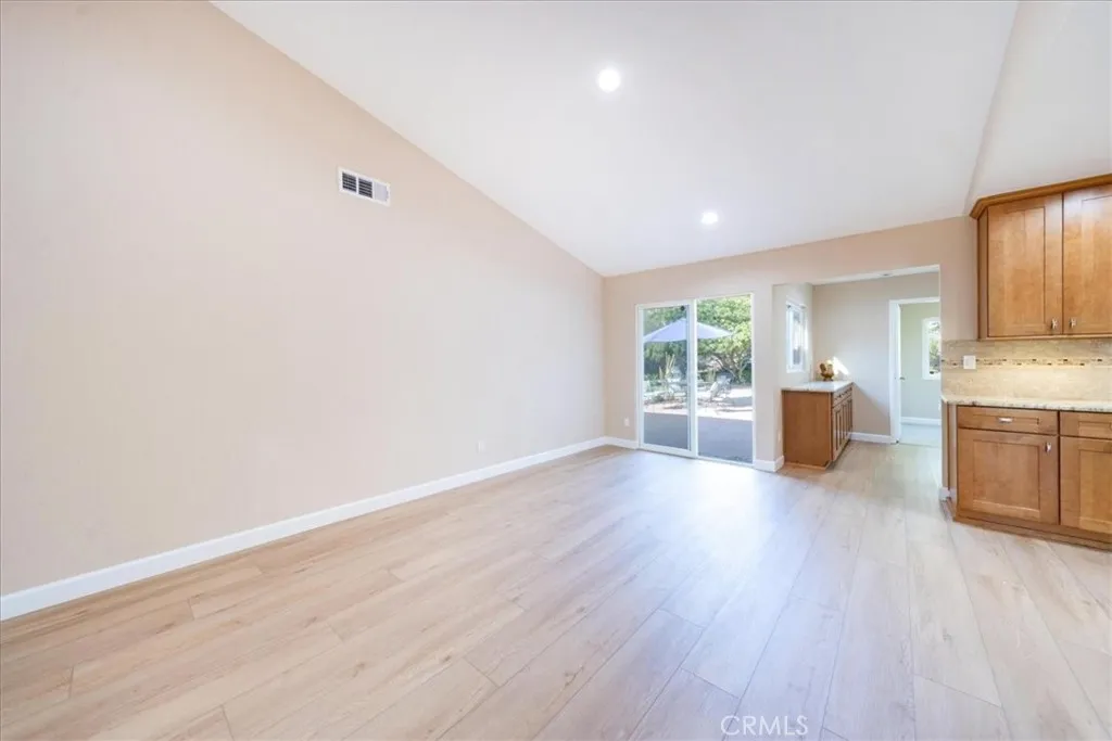 https://cdn.realtyfeed.com/cdn/127/306718253/d30466294c384e6f7afd6155f3dae8c7.webp
