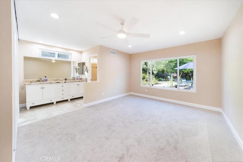 https://cdn.realtyfeed.com/cdn/127/306718253/f44f4a89e4265bff13e9d42c12a5740d.webp