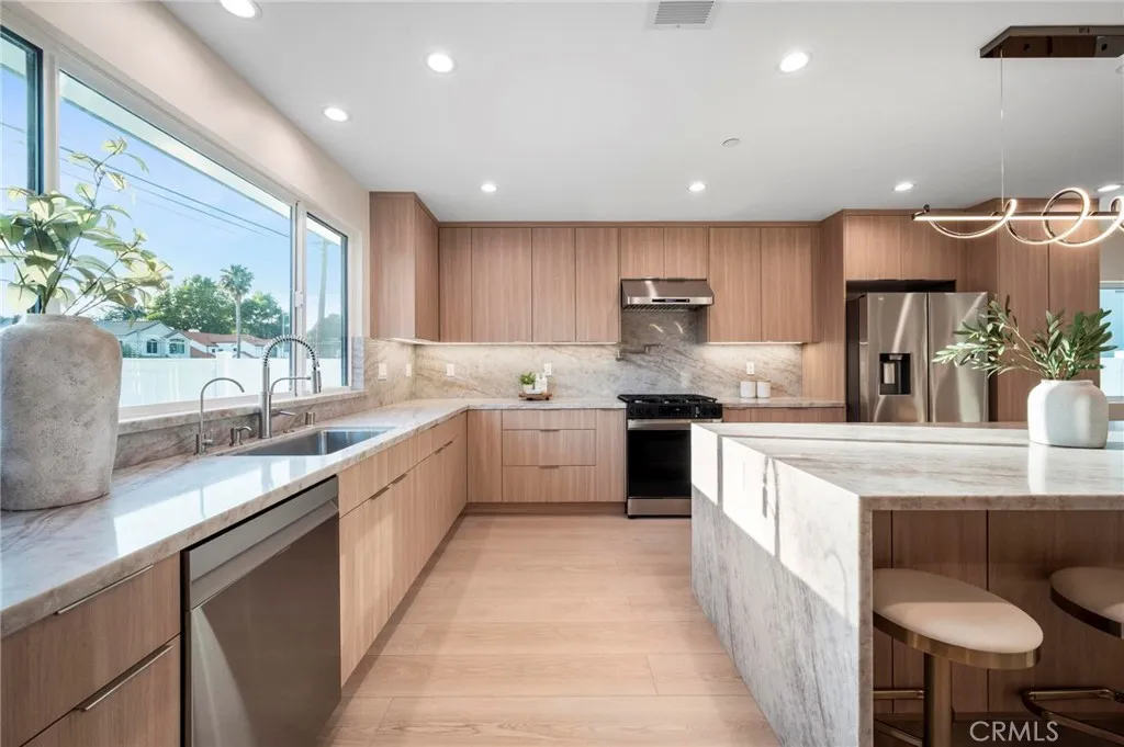 5412 Fallbrook Avenue, Woodland Hills, CA 91367 - Photo 4 of 48, Woodland Hills, CA