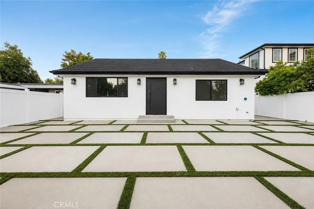 5412 Fallbrook Avenue, Woodland Hills, CA 91367 - Main photo, Woodland Hills, CA