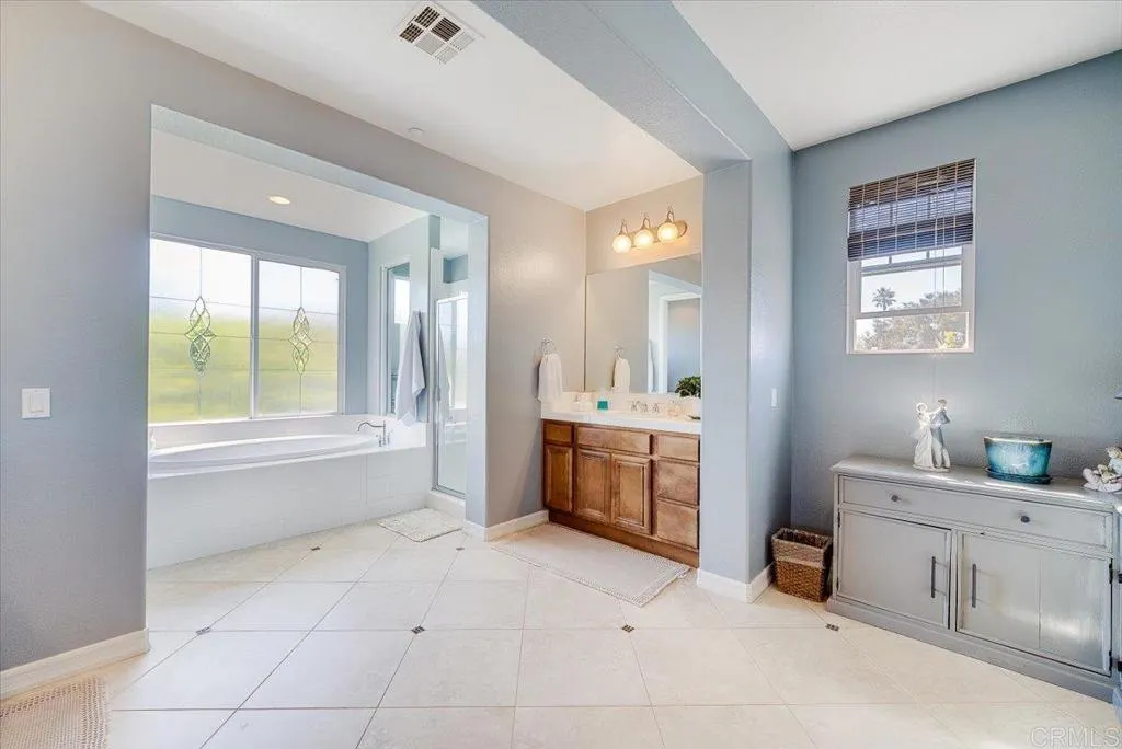 https://cdn.realtyfeed.com/cdn/127/306718308/21690fb94d6b180a4e394d283d927d52.webp