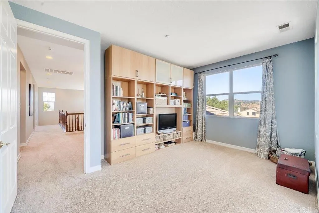 https://cdn.realtyfeed.com/cdn/127/306718308/47bce3928bfb49ef061feceb152ea9f3.webp