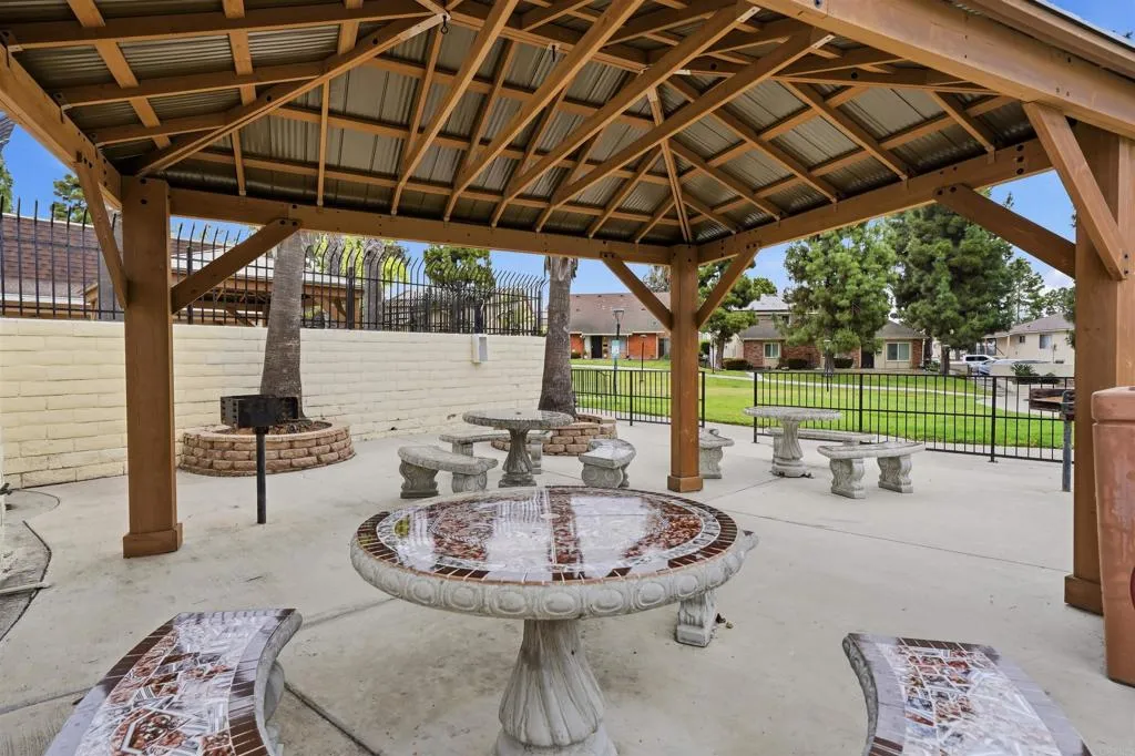 https://cdn.realtyfeed.com/cdn/127/306718352/f69e9aa0969f495773f0a99305fe58cf.webp