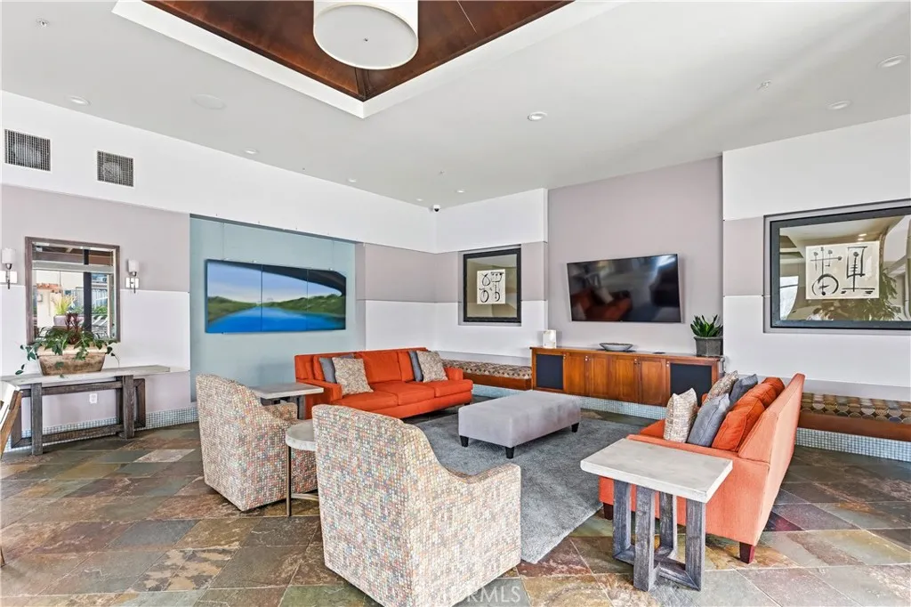 https://cdn.realtyfeed.com/cdn/127/306718391/627b05f483b8fedeb430febfbf3671d0.webp