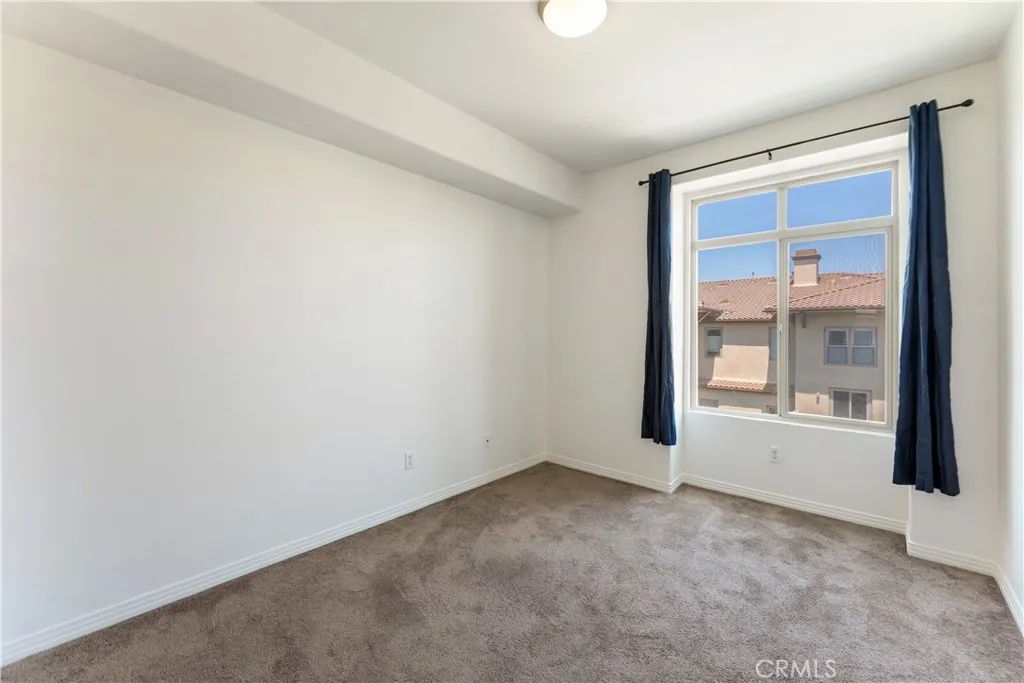 https://cdn.realtyfeed.com/cdn/127/306718391/71078f4ff42ffa161881fe47ba5c1a69.webp